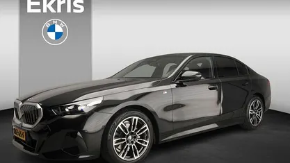 Zwart Occasion 2025 BMW 520 M Sport Sedan | € 54.900 (Goede deal)
