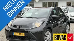 Gebruikt 2024 Toyota Aygo Play Hatchback | € 16.750 (Eerlijke prijs)