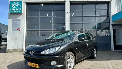 Occasion 2005 Peugeot 206 Hatchback | € 1.450 (Eerlijke prijs)