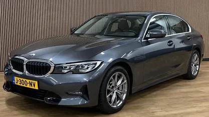 Grijs Occasion 2019 BMW 330 Executive Sedan | € 29.945 (Goede deal)