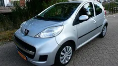 Grijs Gebruikt 2010 Peugeot 107 Urban Move Hatchback | € 2.495 (Eerlijke prijs)