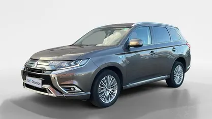 Occasion Mitsubishi Outlander P-HEV Intense 68 PK (50 kW) 2020 Bruin (metallic) SUV