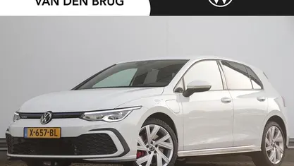 Wit Occasion 2021 VW Golf VIII GTE Hatchback | € 25.795 (Eerlijke prijs)