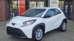Wit Nieuw 2025 Toyota Aygo Play Hatchback | € 21.250 (Eerlijke prijs)