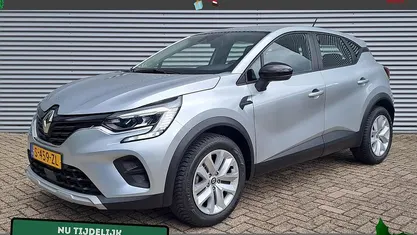 Grijs Gebruikt 2023 Renault Captur Evolution SUV | € 19.795 (Eerlijke prijs)