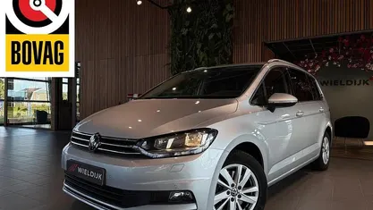 Grijs Gebruikt 2021 VW Touran Highline MPV | € 27.400 (Goede deal)