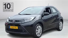 Zwart Gebruikt 2024 Toyota Aygo Play Hatchback | € 18.445 (Eerlijke prijs)