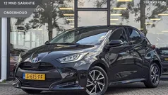 Zwart Gebruikt 2023 Toyota Yaris Hybrid Hatchback | € 22.495 (Eerlijke prijs)