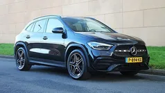 Zwart (metallic) Gebruikt 2022 Mercedes GLA180 Business SUV | € 19.945 (Super prijs)