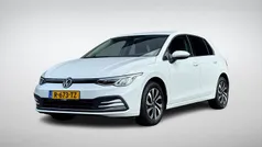 Gebruikt 2022 VW Golf VIII Life Hatchback | € 25.579 (Eerlijke prijs)