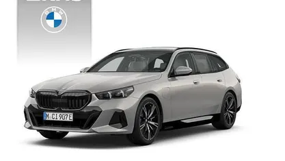 Grijs Nieuw 2025 BMW 550e M Sport Stationwagen | € 115.976 (Eerlijke prijs)