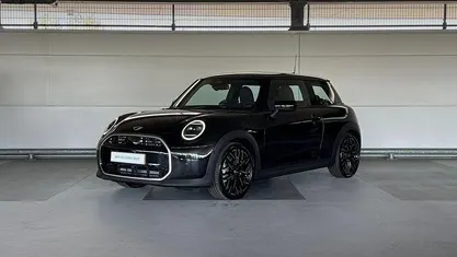 Midnight black Occasion 2024 Mini Cooper Favoured Hatchback | € 29.500 (Super prijs)