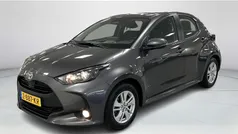 Grijs Gebruikt 2024 Toyota Yaris Hybrid Active Hatchback | € 24.445 (Eerlijke prijs)