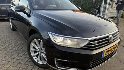 Zwart Gebruikt 2015 VW Passat Highline Stationwagen | € 10.950 (Eerlijke prijs)