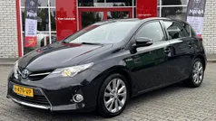 Zwart Gebruikt 2013 Toyota Auris Hybrid Executive Hatchback | € 11.700 (Eerlijke prijs)