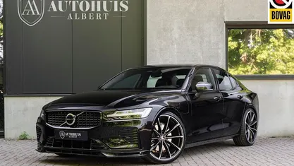 Zwart Gebruikt 2022 Volvo S60 Ultimate Sedan | € 39.950 (Eerlijke prijs)