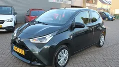 Grijs, metallic lak Gebruikt 2020 Toyota Aygo Hatchback | € 9.500 (Goede deal)