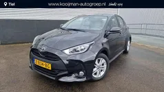 Zwart Gebruikt 2024 Toyota Yaris Hybrid Active Hatchback | € 23.699 (Eerlijke prijs)
