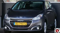 Grijs Gebruikt 2018 Peugeot 208 Signature Sky Hatchback | € 9.950 (Eerlijke prijs)