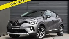 Cassiopeiagrijs met dak in ste Gebruikt 2020 Renault Captur Intens SUV | € 17.949 (Eerlijke prijs)