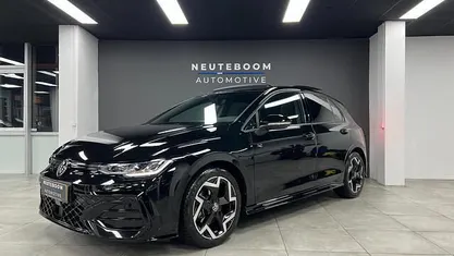 Occasion 2025 VW Golf VIII R-line Hatchback | € 35.999 (Eerlijke prijs)