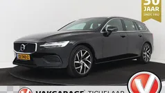 Zwart, metallic lak Gebruikt 2019 Volvo V60 Momentum Stationwagen | € 23.699 (Eerlijke prijs)