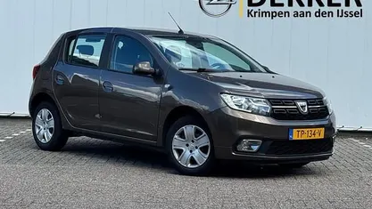 Bruin Occasion 2018 Dacia Sandero Lauréate Hatchback | € 7.950 (Goede deal)