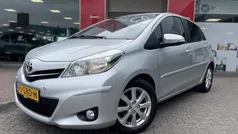 Grijs Gebruikt 2013 Toyota Yaris Hatchback | € 8.400 (Eerlijke prijs)