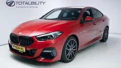 Rood, metallic lak Gebruikt 2022 BMW 220 M Sport Coupé | € 38.950 (Eerlijke prijs)