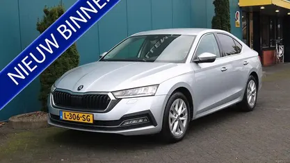 Grijs Gebruikt 2021 Skoda Octavia Business Line Hatchback | € 16.950 (Eerlijke prijs)