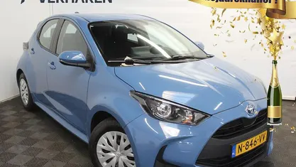 Blauw Gebruikt 2022 Toyota Yaris Hybrid Active Hatchback | € 15.900 (Goede deal)