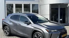Grijs, metallic lak Gebruikt 2020 Lexus UX 250h Business Edition SUV | € 27.400 (Goede deal)