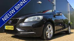 Zwart Gebruikt 2014 Volvo V40 Summum Stationwagen | € 11.950 (Eerlijke prijs)