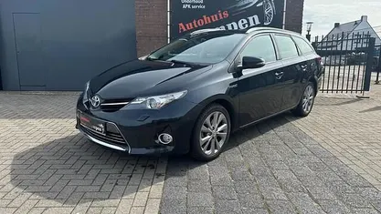 Zwart (metallic) Gebruikt 2015 Toyota Auris Touring Sports Executive Stationwagen | € 12.450 (Goede deal)