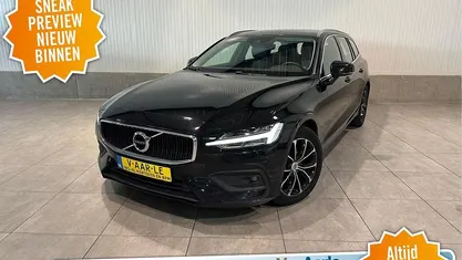 Zwart Gebruikt 2019 Volvo V60 Momentum Stationwagen | € 22.850 (Eerlijke prijs)