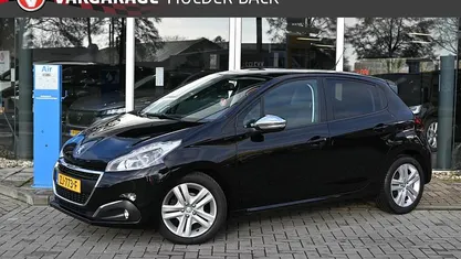 Occasion 2019 Peugeot 208 Signature Sky Hatchback | € 8.995 (Goede deal)