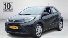 Zwart Gebruikt 2024 Toyota Aygo Play Hatchback | € 18.445 (Eerlijke prijs)