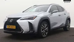 Grijs Gebruikt 2023 Lexus UX 250h Business Edition SUV | € 36.445 (Eerlijke prijs)