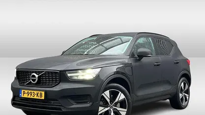 Zwart (metallic) Occasion 2022 Volvo XC40 R-Design SUV | € 31.950 (Eerlijke prijs)