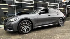 Grijs Gebruikt 2021 BMW 330 Executive Stationwagen | € 29.950 (Eerlijke prijs)