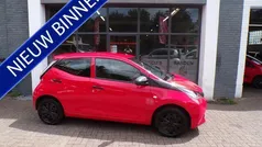 Rood Gebruikt 2017 Toyota Aygo Hatchback | € 6.999 (Eerlijke prijs)