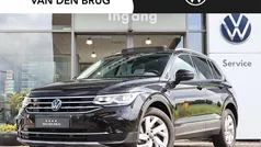 Zwart Gebruikt 2022 VW Tiguan Elegance SUV | € 35.445 (Eerlijke prijs)