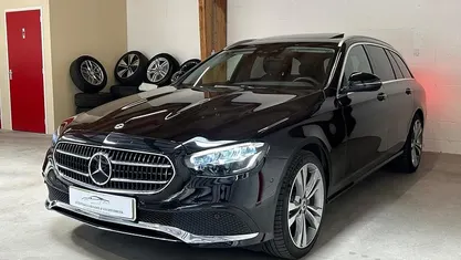 Zwart Gebruikt 2022 Mercedes E300 Business Stationwagen | € 35.995 (Eerlijke prijs)
