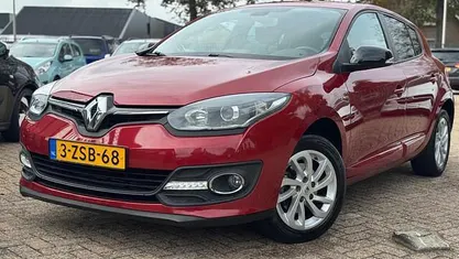 Rood Occasion 2015 Renault Mégane III LIMITED Hatchback | € 6.499 (Eerlijke prijs)