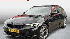 Zwart Gebruikt 2022 BMW 320e Shadowline Stationwagen | € 31.999 (Goede deal)