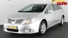 Grijs, metallic lak Gebruikt 2011 Toyota Avensis Business Edition Stationwagen | € 9.700 (Eerlijke prijs)