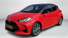 Rood Gebruikt 2021 Toyota Yaris Hybrid Executive Hatchback | € 22.950 (Eerlijke prijs)