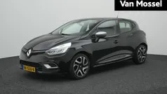 Zwart Gebruikt 2017 Renault Clio IV Intens Hatchback | € 10.900 (Eerlijke prijs)