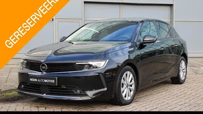 Zwart Gebruikt 2023 Opel Astra Hatchback | € 20.945 (Eerlijke prijs)