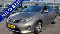 Bruin Gebruikt 2013 Toyota Auris Hybrid Hatchback | € 12.950 (Eerlijke prijs)
